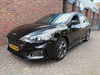 Ford Focus Wagon 1.5 EcoBoost ST Line Automaat|PDC|18 Inch|Trekhaak