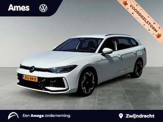 Volkswagen Passat Variant 1.5 150pk eTSI R-Line Business 360 graden camera 'Area View' | Parkeerassistent 'Park Assist Plus' | Voorstoelen verwarmbaar