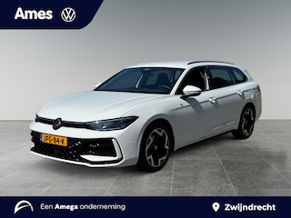 Volkswagen Passat Variant 1.5 150pk eTSI R-Line Business 360 graden camera 'Area View' | Parkeerassistent 'Park Assist Plus' | Voorstoelen verwarmbaar