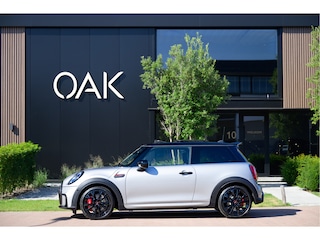 Mini John Cooper Works 3-Deurs 2.0 F1 Aut. | Navi | Panorama | Lounge Leder | H&K | Head-Up | Camera | 18"LM | Melting Silver