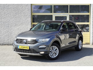Volkswagen T-Roc 1.0 TSI Style Business BJ2021 Lmv 16" | Led V+A | Pdc | Navi | Trekhaak | Achteruitrijcamera | App-Connect | Climate control | Cruise control | Getint glas