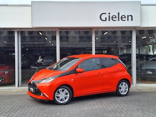 Toyota Aygo 1.0 VVT-i 69pk 5D x-sport | 2e eigenaar, Lichtmetalen velgen, Parkeercamera, Privacy glass, Airco, Safety Sense