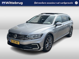 Volkswagen Passat Variant 1.4 TSI PHEV GTE Business / AUTOMAAT/ PANO/ TREKHAAK/ ADAPTIVE CRUISE/ APP-CONNECT/ PARK.SENSOR.V+A/ CAMERA/ STOELVERWARM./ ERGO COMFORT/ KEYLESS/ CLIMA/ NAVI/ 18'' LMV