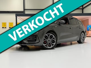 Ford Focus 155PK 1.0 EcoBoost Hybrid ST Line X |Pano |Trekhaak |Carbon |Facelift |Navi |Winterpakket| ACC