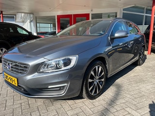 Volvo V60 1.5 T3 aut. 152PK Momentum  Dealeronderhouden Trekhaak Navi