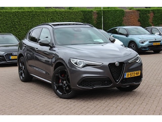 Alfa Romeo Stelvio 2.0 T AWD B-Tech / Panoramadak / Camera / Leder / 19'' / CarPlay / Harman Kardon / Navigatie / Stoel+Stuurverwarming / DAB / Dodehoek / Cruise Control