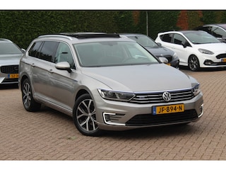 Volkswagen Passat Variant 1.4 TSI GTE Highline / SOH 90% / Panoramadak / Navigatie / Parkeerhulp V+A / Keyless / 18'' / Getint glas / Stoelverwarming / ACC