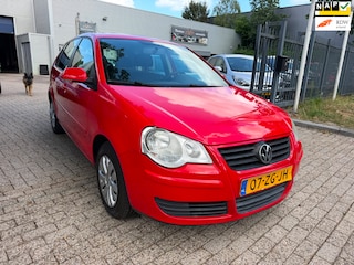 Volkswagen Polo 1.2 Optive 5 deurs, airco, navi,elec pakket, nwe apk !! rijd perfect, grote beurt gehad + nwe banden, 181.618 km