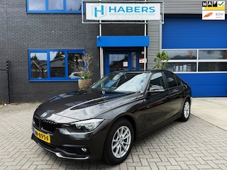 BMW 318i Essential 136PK|Origineel NL|Face Lift|Navigatie|Automaat|Led dagrij|Cruise Control|PDC|Isofix|Bluetooth|Historie