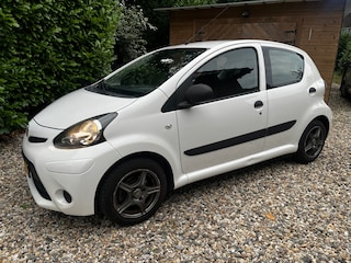 Toyota Aygo RIJKAAR/APK/HISTORY/BEURT/NAP/AIRCO/5drs//DIREKT MEE