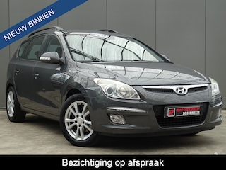 Hyundai i30 CW 1.6i Style * TREKHAAK * PDC !!