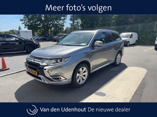 Mitsubishi Outlander 2.4 PHEV Intense+ / Navigatie / Schuif/kanteldak / Camera / Trekhaak