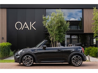 Mini Mini Cabrio 2.0 F1 Aut. | JCW-Trim | Navi | Schaalstoelen | H&K | Head-Up | Camera | 18"LM | Midnight Black