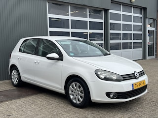 Volkswagen Golf 1.4 TSI Highline Airco Cruise control Stoelverwarming Apple carplay Trekhaak Parkeersensoren voor en achter Achteruitrijcamera Euro 5