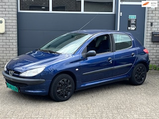 Peugeot 206 1.6-16V XT AUTOMAAT APK 7-1-2027 Trekhaak .