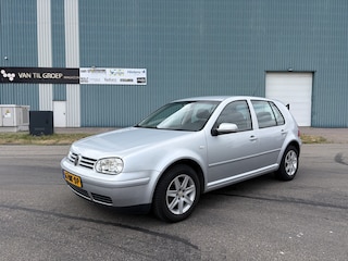 Volkswagen Golf 1.6-16V Ocean 5-Deurs 105 PK. Leuke en fijn rijdende inruilauto met nieuwe APK !!!