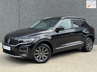 Volkswagen T-Roc 1.5 TSI | Pano | Carplay | ACC | Trekhaak | Rijstrook assistent | Virtual cockpit | Stoelverwarming |