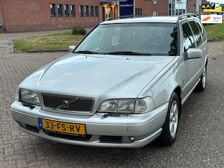 Volvo V70 2.4 Europa Automaat ECC Audio-CD/MP3 Elect. pakket LMV 15" ABS TCS Leder/Stof Cruise Colorpakket Trekhaak Apk 31/01/2027