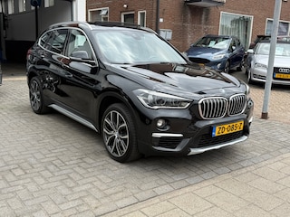 BMW X1 SDrive20i Orange Edition III, Panoramadak,Apple Carplay/Android,Stoelverwarming,Sfeerverlichting