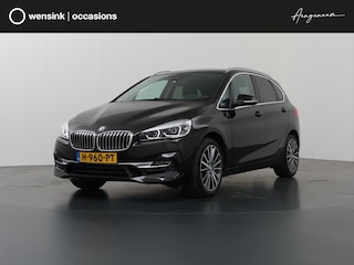 BMW 2-serie Tourer 220i High Executive Edition | 1500kg Trekkracht | Trekhaak | LED | Sportstoelen | Lederen interieur | HUD | Navigatie | Camera | Stoelverwarming | Ele. kofferdeksel |