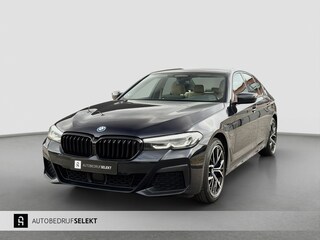 BMW 545e xDrive M-Sport | Trekhaak | 19 inch | Camera | ACC | Carplay | Dealer onderhouden | Stuurwiel verwarmd