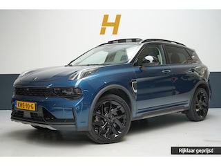 Lynk & Co 01 1.5 | Zwart optiek | 360 camera | Panoramadak | Navigatie | Memory | Apple CarPlay