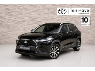 Toyota Corolla Cross Hybrid 140 Style Automaat | Premium Pack | Stoelverwarming voorstoelen | Stuurwielverwarming | Stoelbekleding van luxe stof antraciet met zwarte kunstlederen accenten | Parkeer- & manoeuvreerhulp d.