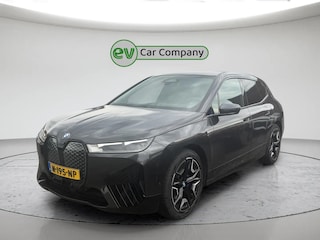 BMW iX XDrive40 Executive 77 kWh | SOH 98% | Panoramadak | Memory Seats | Harman Kardon | Trekhaak | CarPlay | Camera | Keyless