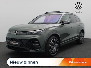 Volkswagen Tiguan 1.5 eHybrid R-Line Edition 272PK DSG SOH 100%, Panoramadak, Trekhaak, Black Style, 20" LM Velgen, Elektr. Achterklep, Sport-comfortstoelen