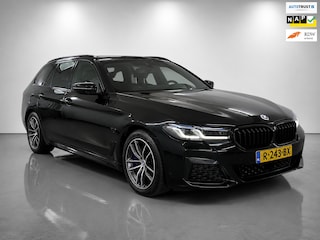 BMW 5-serie Touring 530e M-SPORT PANO l H/K l SFEER l LED l CARPLAY l LEDER l ORG.NL l DEALER OH l 1e EIG l NAP l BTW