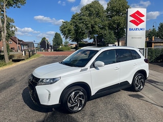 Suzuki Vitara 1.4 Boosterjet Style Smart Hybrid // TREKHAAK // 1500 Kilo trekgewicht // PANO // Stootlijst // Rijklaarprijs!