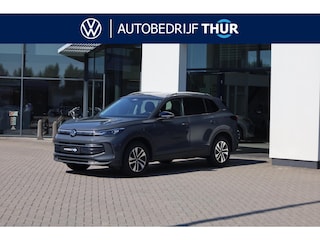 Volkswagen Tiguan 1.5 eHybrid Life Edition panoramadak elektrische achterklep area view winterpakket plus met 4 x stoelverwarming + voorruitverwarming keyless entry LMV met 4 seizoenenbanden privacy glas klasse III alarm