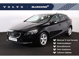 Volvo V40 T2 Kinetic - Verwarmde voorstoelen, stuur & achterbank - Parkeersensoren achter - Volvo On Call - Cruise Control - Standkachel - 16' LMV