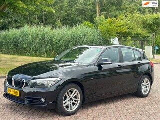 BMW 118d Sport/AIRCO/CRUISE/NAVI/PARKEERSENS ACHTER/VERWARMDE VOORST
