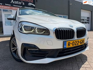 BMW 2-serie Tourer 216i 7pers High Executive met parkeersensoren / camera en navigatie en bluetooth telefoon / media en airco