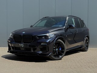 BMW X5 X-Drive 45e 394PK, ACC, M-Sportpakket, Pano/Skylounge, Harman/Kardon, 360*/Camera, Lane/Assist, Memory, Black/optiek, 21'