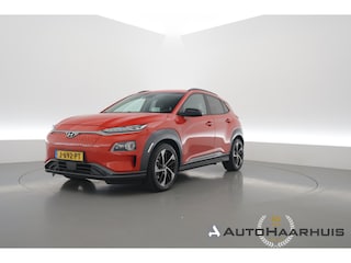 Hyundai Kona EV Premium 64 kWh | |Rijklaar ! |SOH 96.6% | Warmtepomp | HUD | Krell | Adapt. Cruise | Camera | Stoel- Stuurverw. | Keyless | Leder