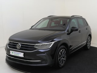 Volkswagen Tiguan 1.5 TSI Life | Trekhaak | Achteruitrijcamera | ErgoActive voorstoelen | Stoel- en stuurwielverwarming | Adaptieve cruise control | Lane assist | Carplay |