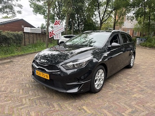 Kia Ceed Sportswagon 1.0 T-GDi ComfortLine. Wij zijn altijd de goedkoopste met de beste Vakgarage BOVAG service.