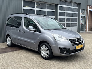 Peugeot Partner 1.2 PureTech Active Airco Cruise control Trekhaak 1300 kg Parkeerhulp voor en achter 2 schuifdeuren Apple Carplay Euro 6 Lage belasting particulier gebruik