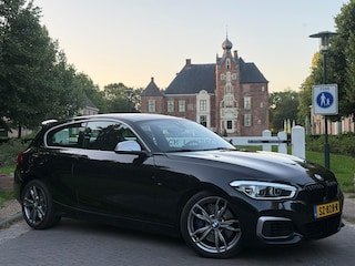 BMW M140i High Exec/Pano/Stuurverw/Carplay/Harman kardon/M-permormance demper