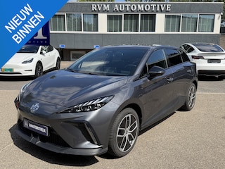 MG 4 Electric Luxury 64 kWh | 360 CAMERA| 7 JAAR MG GARANTIE T/M 03-2031| ELEK. STOEL| DODE HOEK SENSOR| STOEL + STUURVERWARMING| ADAPTIVE CRUISE CONTROL | ALL-IN RIJKLAAR PRIJS |