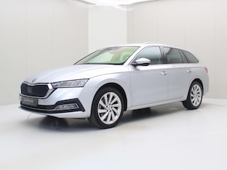 Skoda Octavia Combi 1.4 TSI PHEV 204PK DSG6 Clever Pack Premium [ TREKHAAK+STUURVERWARMING+ELEK. ACHTERKLEP+STOELVERWARMING ]