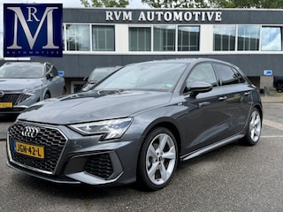 Audi A3 Sportback 35 TFSI S edition | 3X S-LINE IN & EXTERIEUR + ONDERSTEL | MILD-HYBRIDE  | NAVI + CARPLAY | STOELVERWARMING | CAMERA | ALL SEASON BANDEN | FULL LED | RIJKLAAR MET 12 MND BOVAG GARANTIE |