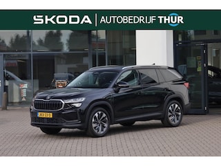 Skoda Kodiaq 1.5 TSI MHEV Business Edition 7p. 150PK / 110kW 7 zits panoramadak wegklapbare trekhaak 19" LMV  camera side assist chrome dakrailing multifunctioneel lederen stuurwiel stoelverwarming keyless go privacy glas spiegels elektrich inklapbaar virtual cockpit navigatie ACC adaptieve cruise control draadloos telefoon laden app connect draadloos licht en regensensor ambiente verlichting
