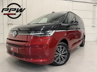Volkswagen Multivan 1.4 eHybrid Life 7p. PANO/TREKHAAK/SOH 91%/H&K/EL.SCHUIFDEUREN/IQ-LIGHT/ACC/KEYLESS/CAMERA/17"BLACK/EL.A.KLEP/TWO-TONE FORTANA RED-DEEP BLACK/NET BEURT GEHAD BIJ VW DEALER