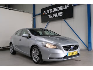 Volvo V40 1.6 D2 Momentum Automaat - N.A.P. Airco, Cruise, PDC, Carplay, Virtual display, Trekhaak.