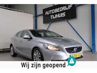 Volvo V40 1.6 D2 Momentum Automaat - N.A.P. Airco, Cruise, PDC, Carplay, Virtual display, Trekhaak.