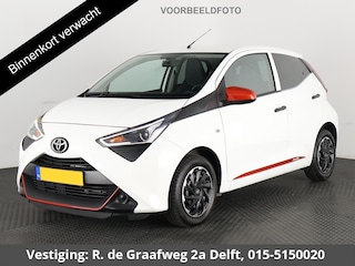 Toyota Aygo 1.0 VVT-i X-Play + Coral Red Pack | Apple Carplay & AndroidAUTO | 1e eigenaar | Dealer Onderhouden | Airco | Privacy Glass |