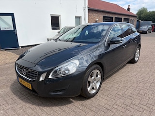 Volvo V60 T3 Kinetic Nw. Automaat Trekhaak